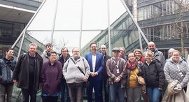 Besuchergruppe von job|inklusivo vor dem Landtag Rheinland-Pfalz