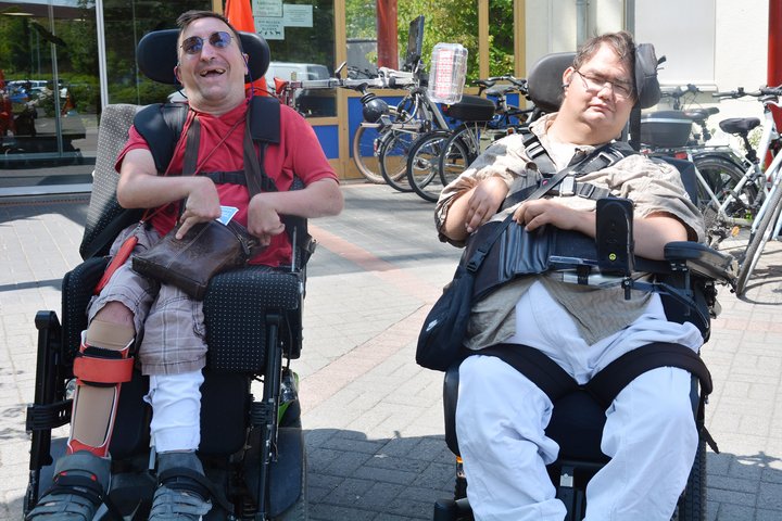 Mitsprache bei politischen Entscheidungen.