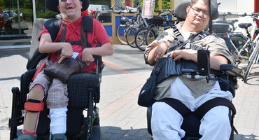 Mitsprache bei politischen Entscheidungen.