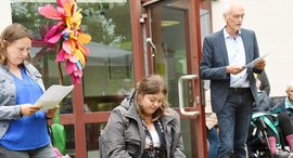 Beim Jubiläum der Tagesförderstätte der Stiftung kreuznacher diakonie werden Reden gehalten