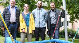 Das Kompetenzzentrum für Menschen mit Autismus der Stiftung kreuznacher diakonie hat eine neue Nestschaukel erhalten