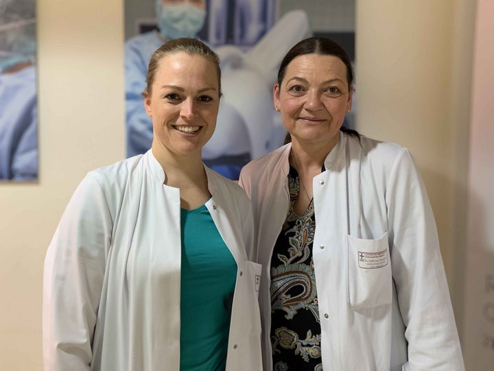 v.l.: Dr. Cornelia Schmitt und Dr. Martina Dafferner-Franzmann