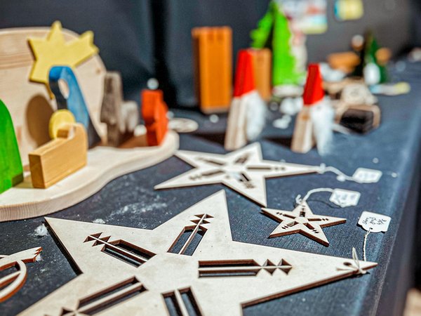 Adventmarkt 2024 auf dem Vorplatz der Diakonie Kirche