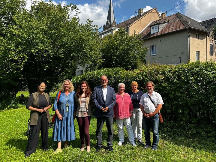 Gruppe von Menschen bei einem Besuch der Inobhutnahmegruppe Bad Kreuznach