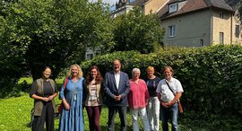 Gruppe von Menschen bei einem Besuch der Inobhutnahmegruppe Bad Kreuznach