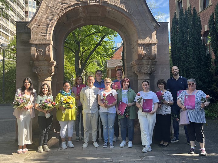 Gruppenbild mit neuen Praxisanleitern und ihren Lehrern