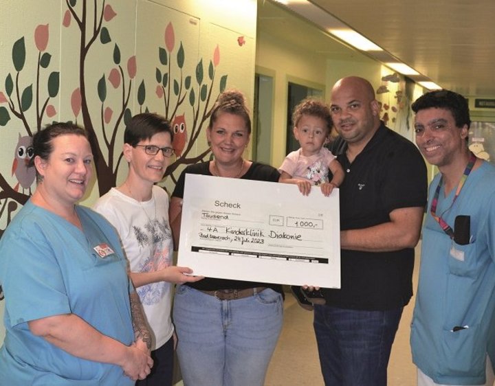 Spendenübergabe Kinderintensiv 