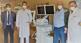 ßbergabe eines mobilen Hand-Röntgengerätes im Diakonie Krankenhaus