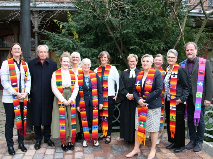 Diakoninnen der Stiftung kreuznacher diakonie vor der Einsegnung