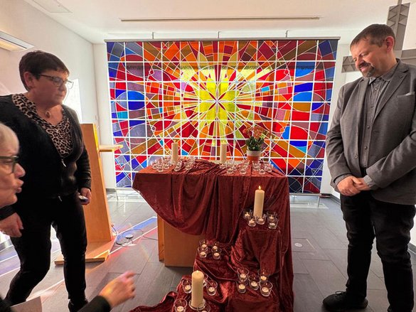 Fliedner Hospiz Neunkirchen: Personen bei der Andacht