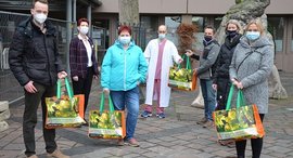 Intensivstation erhält Obst und Schokolade als Geschenk