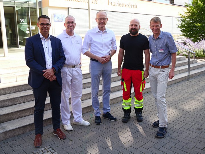 Geschäftsführer Manuel Seidel, Dr. Frank Halter, Dr. Helmut Martin, Dr. Oliver Bill und Ärztlicher Direktor Dr. Christoph von Buch