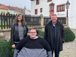 Gerhard Lötsch, rechts, Leiter des Inklusionsmanagments Job Inklusivo, unterstützt Menschen mit Behinderung auf dem Arbeitsmarkt Fuß zu fassen