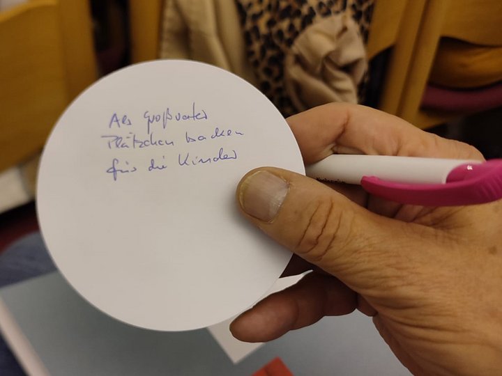 Interaktive Beteiligung bei Abend mit dem Redaktionsteam "Andere Zeiten" im Luther Saal der Stiftung kreuznacher diakonie