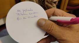 Interaktive Beteiligung bei Abend mit dem Redaktionsteam "Andere Zeiten" im Luther Saal der Stiftung kreuznacher diakonie