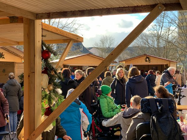 Adventmarkt 2024 auf dem Vorplatz der Diakonie Kirche