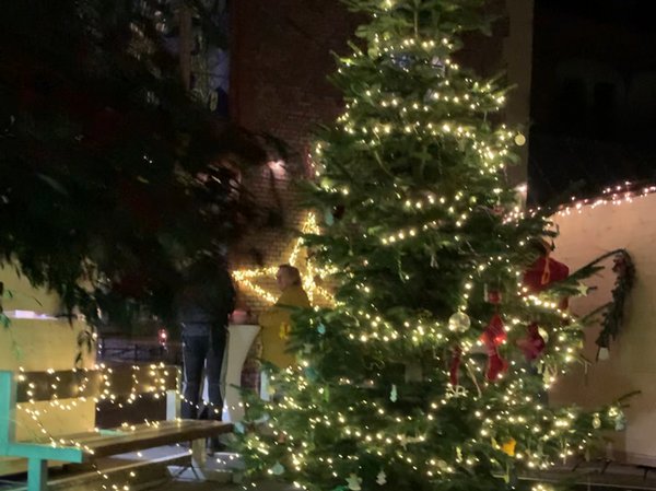 Adventmarkt 2024 auf dem Vorplatz der Diakonie Kirche