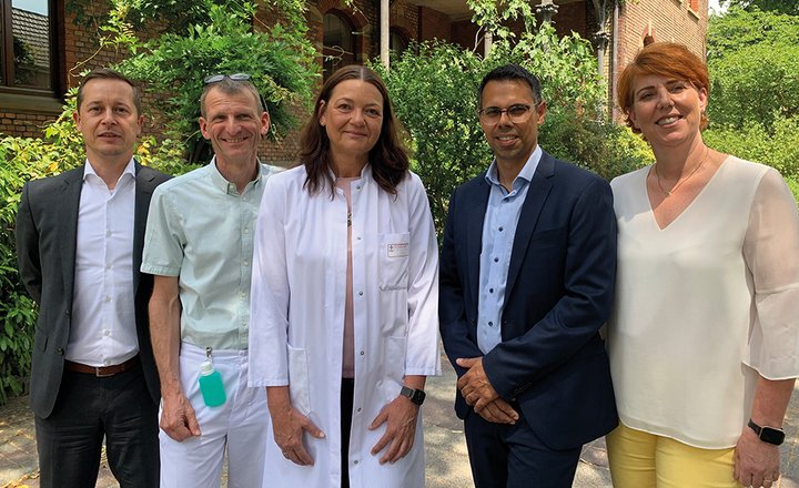 Gruppenfoto mit neuer Chefärztin 