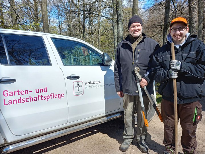 : Volker Göttel und Alexander Okur im Wildgehege der Wildenburg (Kreis Birkenfeld)