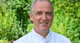 Dr. Wofgang Rimili ist der Chefarzt der Inneren Abteilung an der Hunsrück Klinik