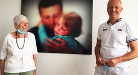 Hannelore Schwarz aus Bockenau und Dr. Michael Kumbartski, Chefarzt der Gynäkologie