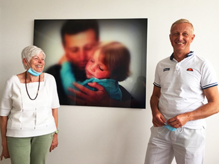 Hannelore Schwarz aus Bockenau und Dr. Michael Kumbartski, Chefarzt der Gynäkologie