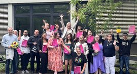 Gruppenfoto der neu examinierten Gesundheits- und Krankenpflegehelfern