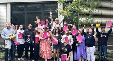 Gruppenfoto der neu examinierten Gesundheits- und Krankenpflegehelfern