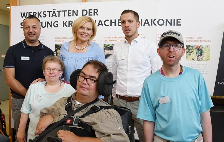 Werkstattrat und Werkstätten-Leitung freuten sich über die vielen Gäste – darunter auch Bundestagsabgeordnete Julia Klöckner