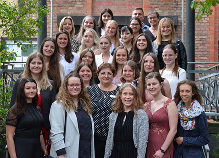 26 frische examinierte Gesundheits- und Krankenpfleger/-innen