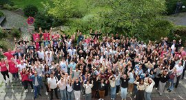 Gruppenfoto der neuen Auszubildenden 2025 in der Pflege in Bad Kreuznach