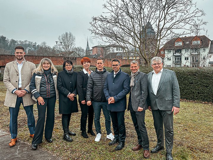 Vorstand, Geschäftsführung und Direktorium begrüßen die Mitarbeitenden des Krankenhauses und des Seniorenheims unter dem Dach der Stiftung kreuznacher diakonie