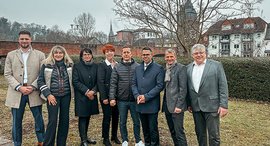 Vorstand, Geschäftsführung und Direktorium begrüßen die Mitarbeitenden des Krankenhauses und des Seniorenheims unter dem Dach der Stiftung kreuznacher diakonie