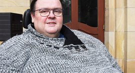 Thomas Schlösser - Rollstuhlfahrer und Bewohner in einer Einrichtung für Menschen mit Beeinträchtigungen der Stiftung kreuznacher diakonie 